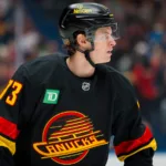 Tidigare stortalangen placeras på waivers av Vancouver