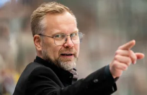 Tidigare Brynästränaren stannar i Finland