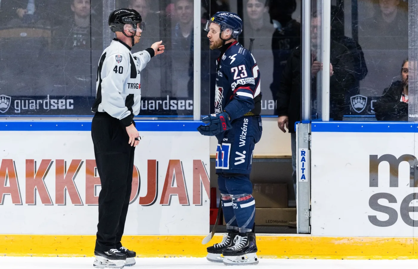 Beskedet: Robin Kovacs stängs av