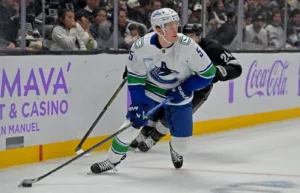 NHL-svenskens lillasyster gör SDHL-debut – 16 år gammal