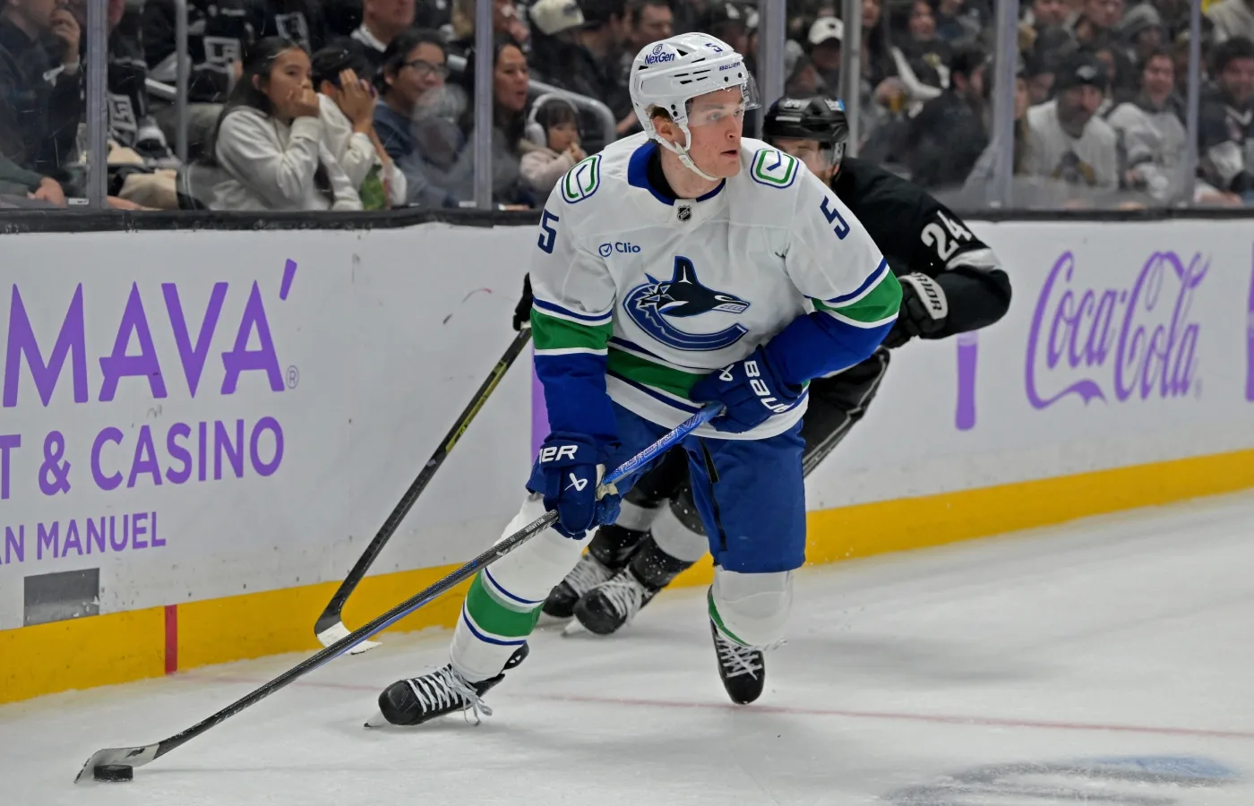 NHL-svenskens lillasyster gör SDHL-debut – 16 år gammal