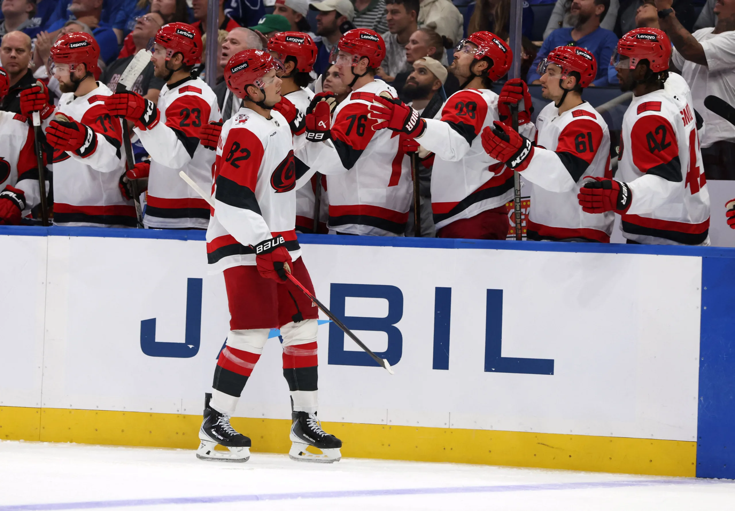 Carolina ny etta i Metropolitan division efter 1–0 mot Calgary