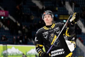 Tidigare AIK-forward klar för toppkonkurrent i HA