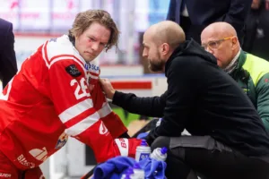 Förd till sjukhus – fick klubba i ansiktet: ”Klump i magen”