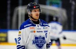 Bakslaget: Kaptenen har drabbats av hjärnskakning