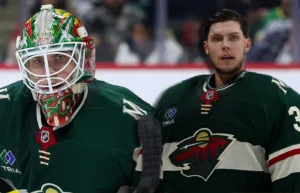 Uppgifter: Trots succén – OS-svensken bjuds ut till andra NHL-klubbar