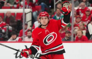 TV: Här sätter svensken sitt första NHL-mål