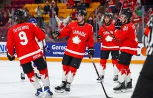 Kanada utklassade sig till semifinal i JVM