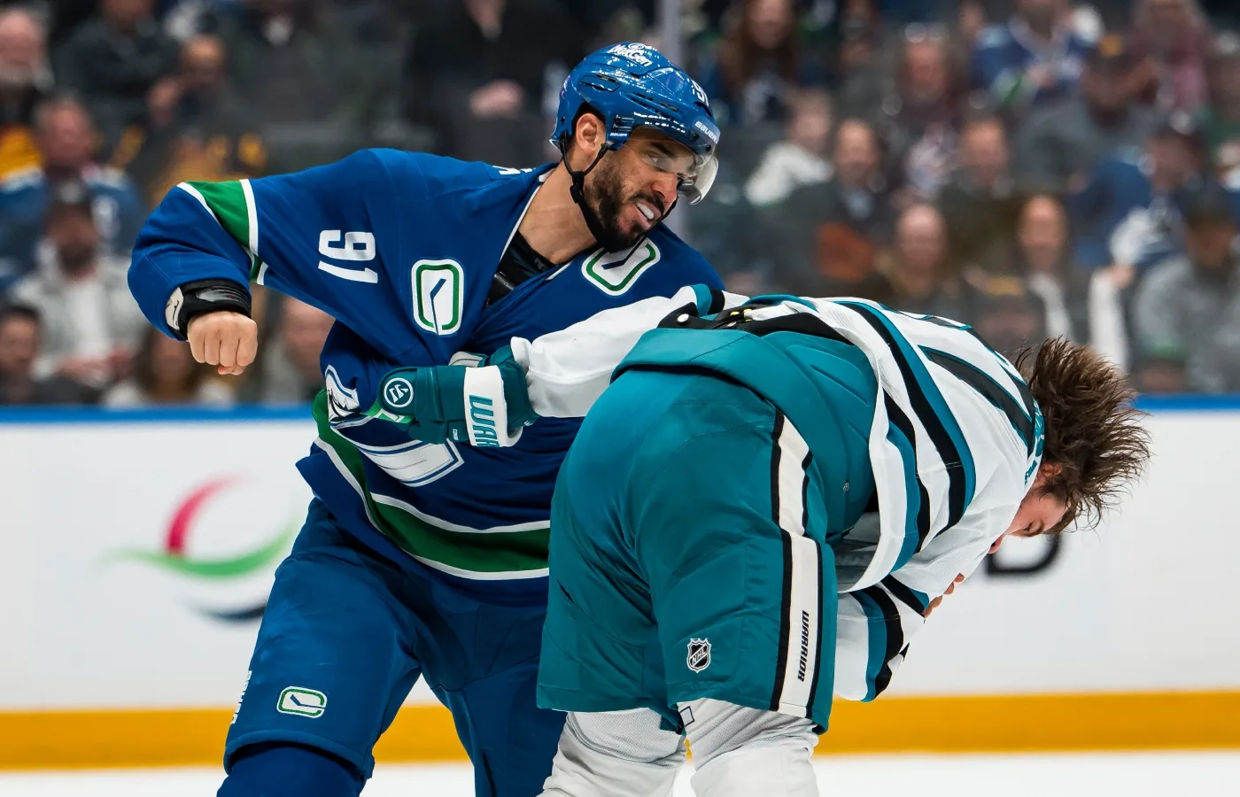 TV: Här hamnar svensken i slagsmål – med busen