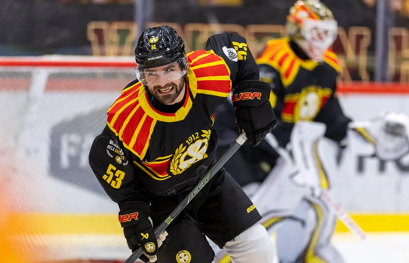 Förklarar: Därför fick backbjässen starta – som forward