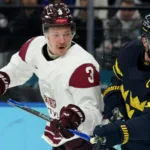 Jättetalangen flyttar – byter klubb inför NHL-draften