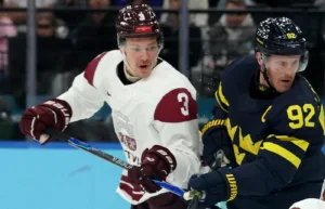 Jättetalangen flyttar – byter klubb inför NHL-draften