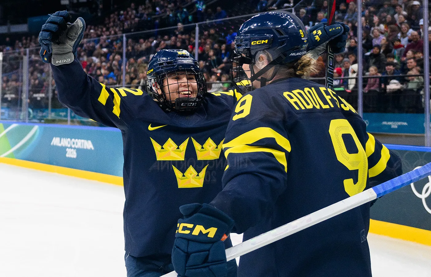 Damkronorna hyllas i krossen: ”Jättefin start på OS”