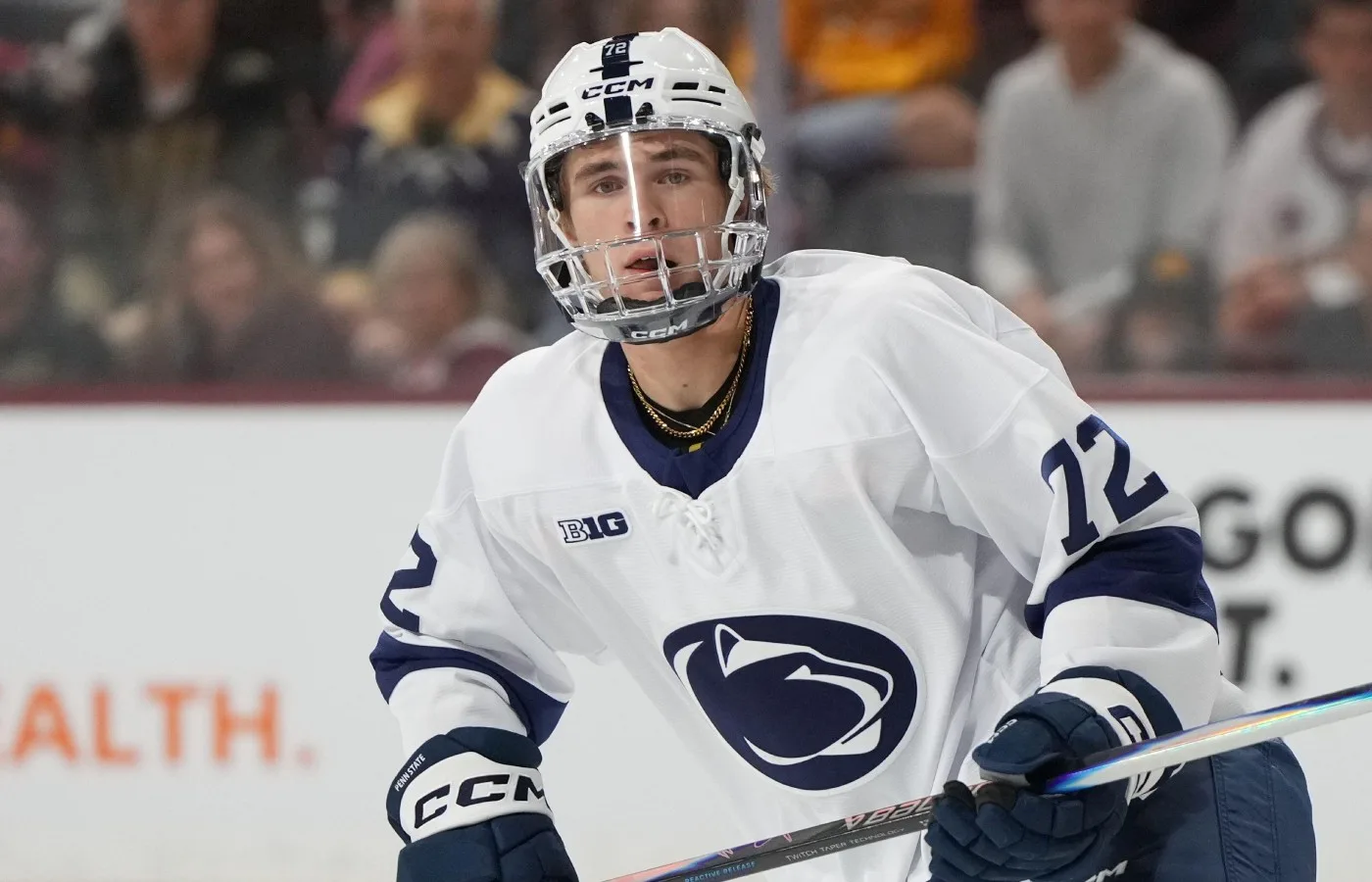 Efter anklagelser om misshandel – supertalangen tillbaka