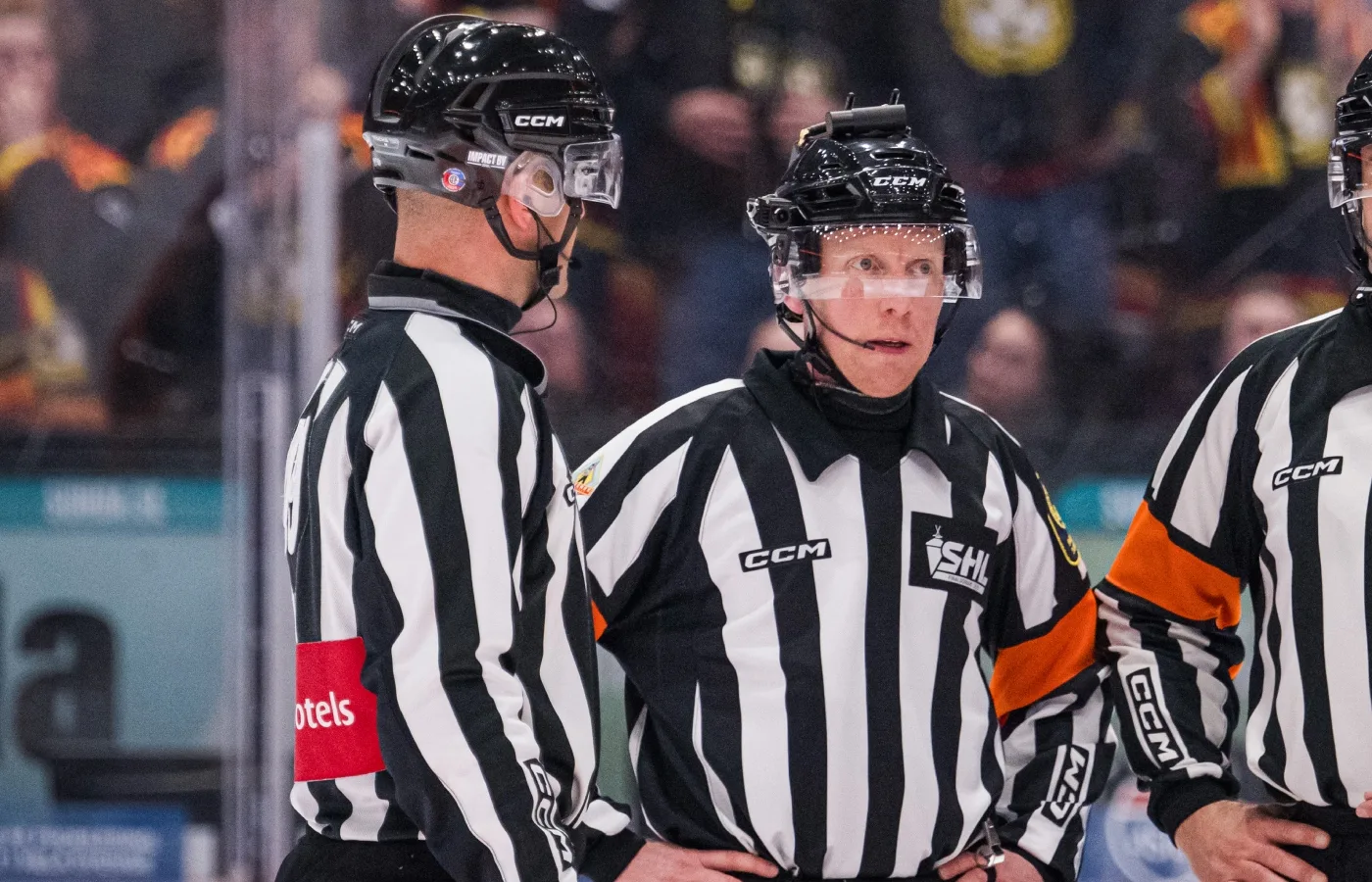 SHL-domarna skriver historia i CHL-finalen