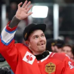 Dubble VM-guldmedaljören bryter sitt NHL-kontrakt