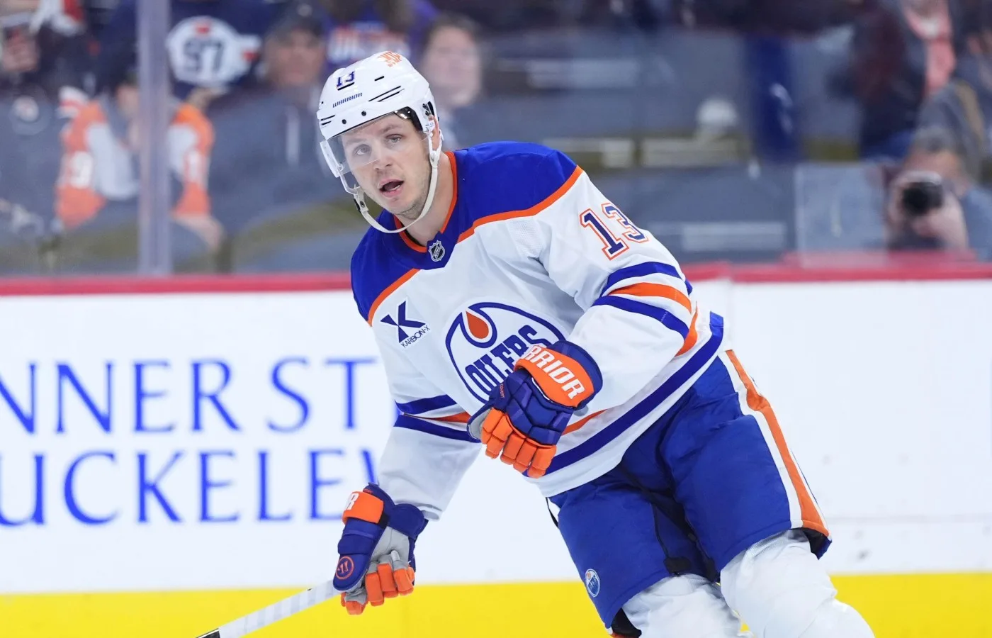 Tungt besked för NHL-svensken – borta på obestämd tid