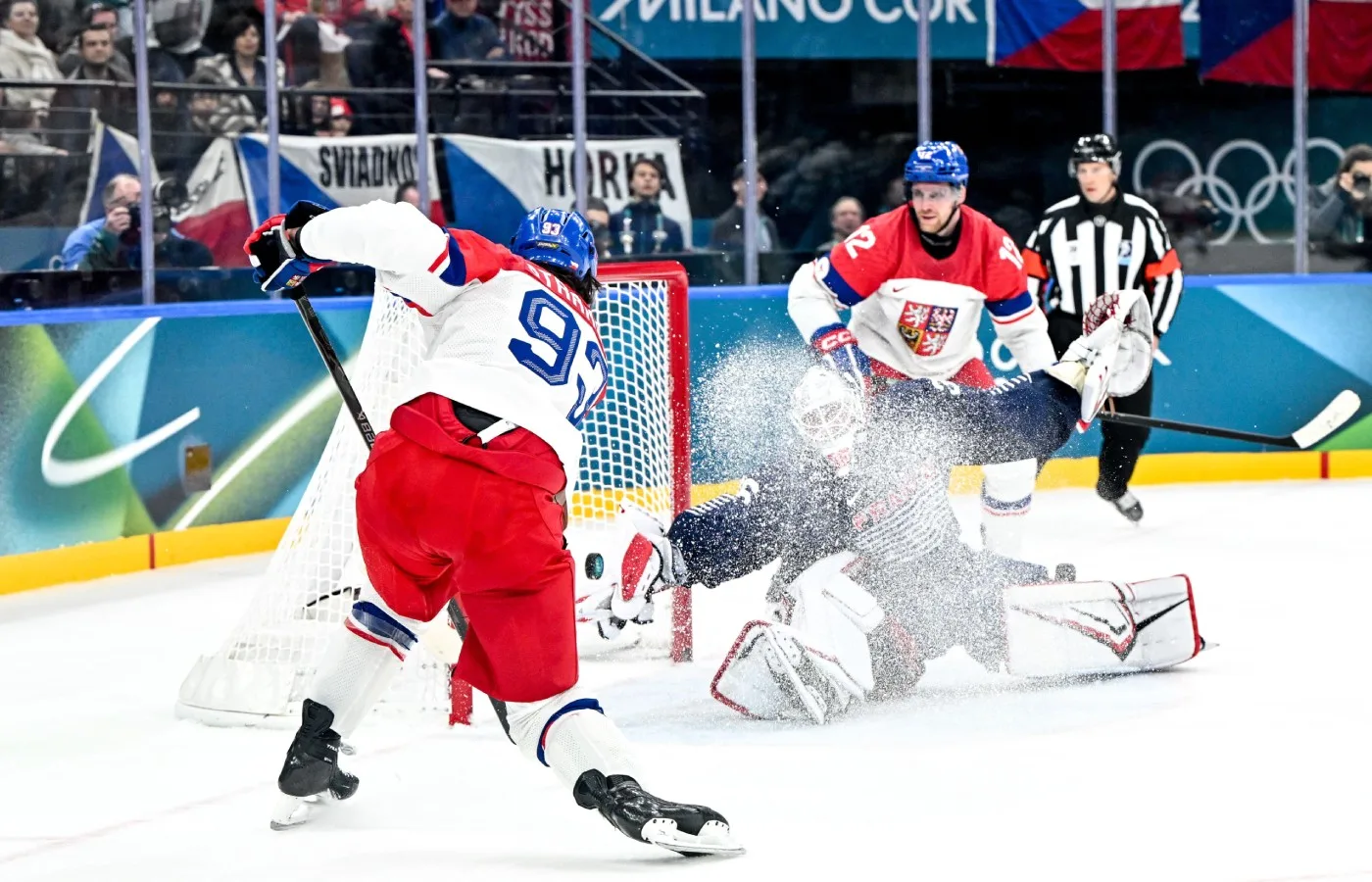 Matej Stransky gör 4–3 för Tjeckien mot Frankrike i OS 2026.