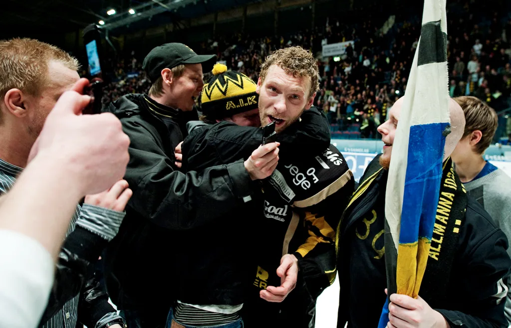 AIK. 2010.