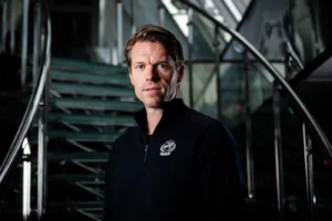 Sportchefen ryktas till SHL-klubben – svarar nu på ryktet