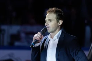 Broc Little blir kvar som sportchef: ”En stor ära”