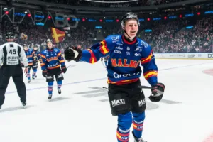 Uttagen till Juniorkronorna – gör nu sitt första SHL-mål