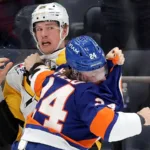 TV: Jättesvensken i slagsmål – i utklassningen