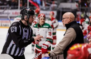 MoDo-tränaren avstängd i första kvartsfinalen