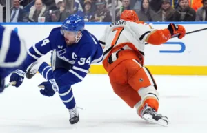 Trots skada – busen vill spela i ”hatmötet” mot Toronto