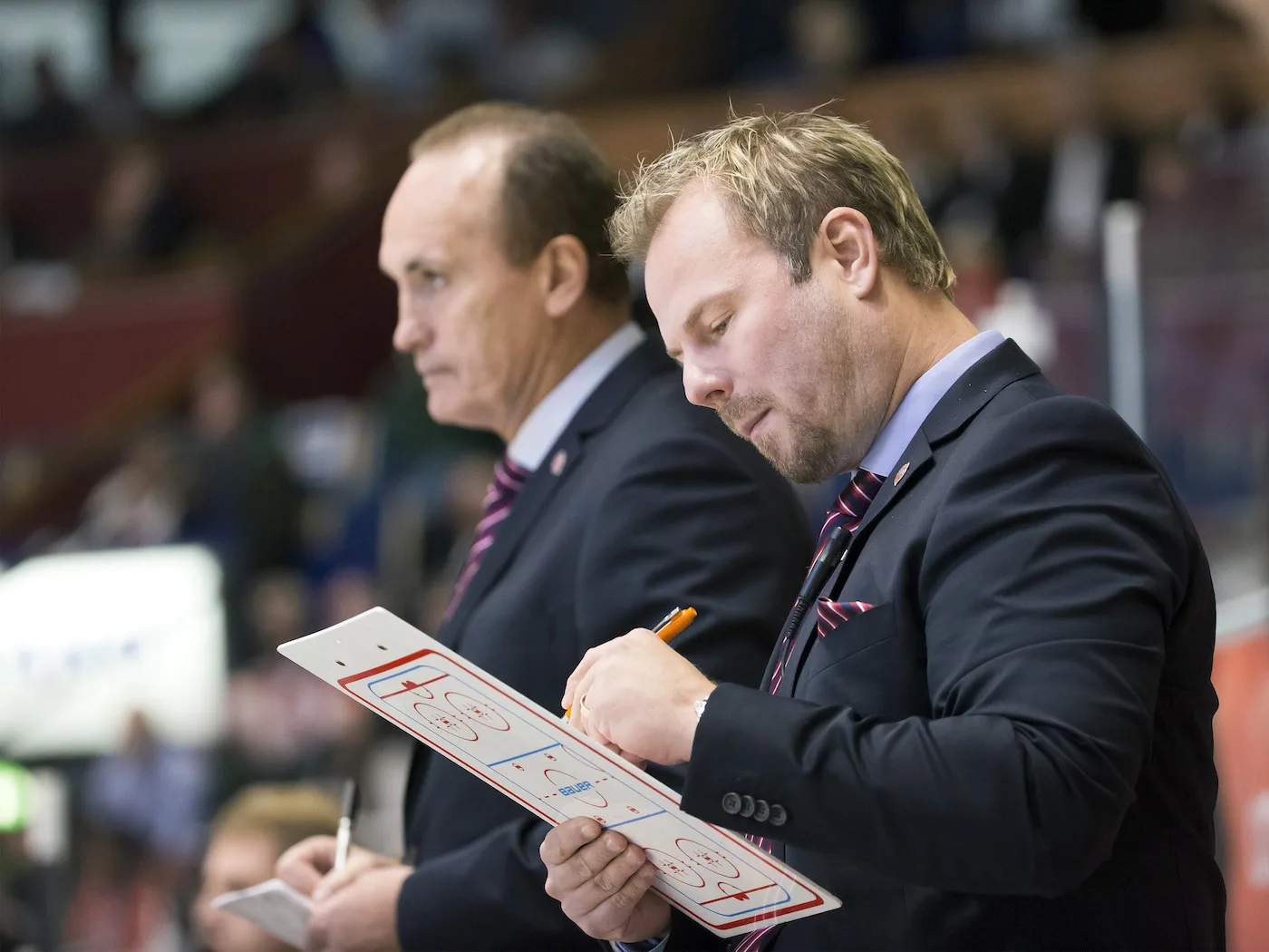 MoDos drag: Skickar ner sportchefen till båset