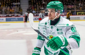 Uppgifter: NHL-meriterade forwarden förlänger