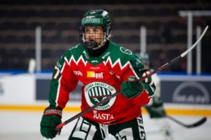 Klart: Stjärnforwarden förlänger