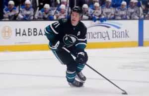 Blir sjätte tonåringen någonsin att göra 100 poäng i NHL