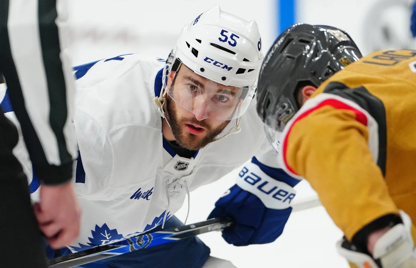 Centern trejdas av Toronto – mot ett val i förstarundan