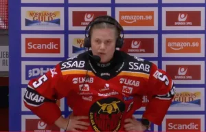 Ilskan – kastar hörlurarna i tv-sändningen: ”Så satans jävla dåligt”