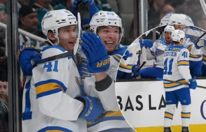 TV: Här gör Theo Lindstein sitt första NHL-mål