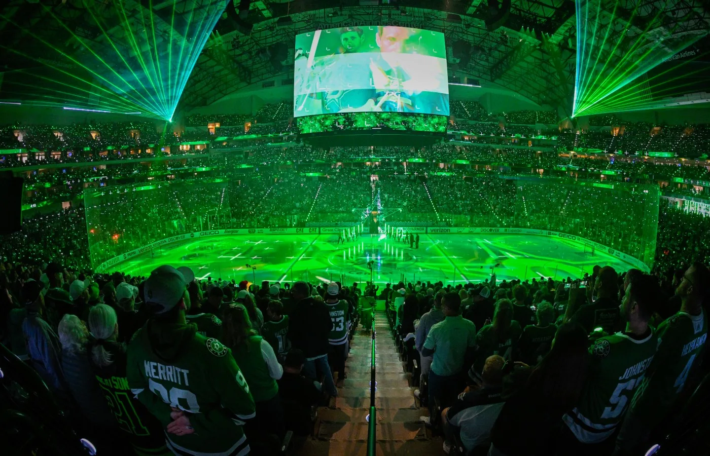 Gjorde nazihälsning under NHL-match – stängs av