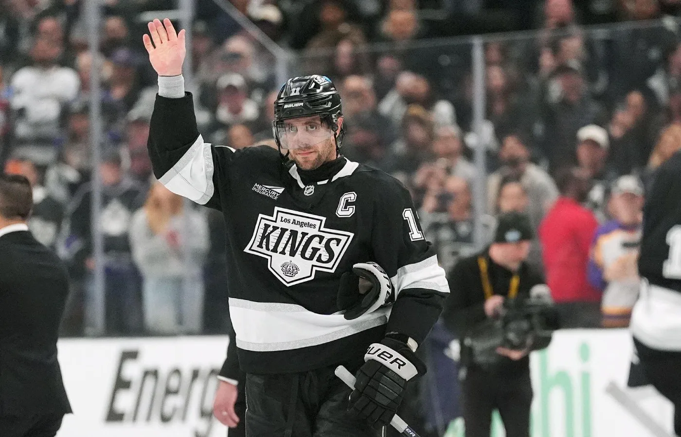 TV: En era är över – hyllades med stående ovationer