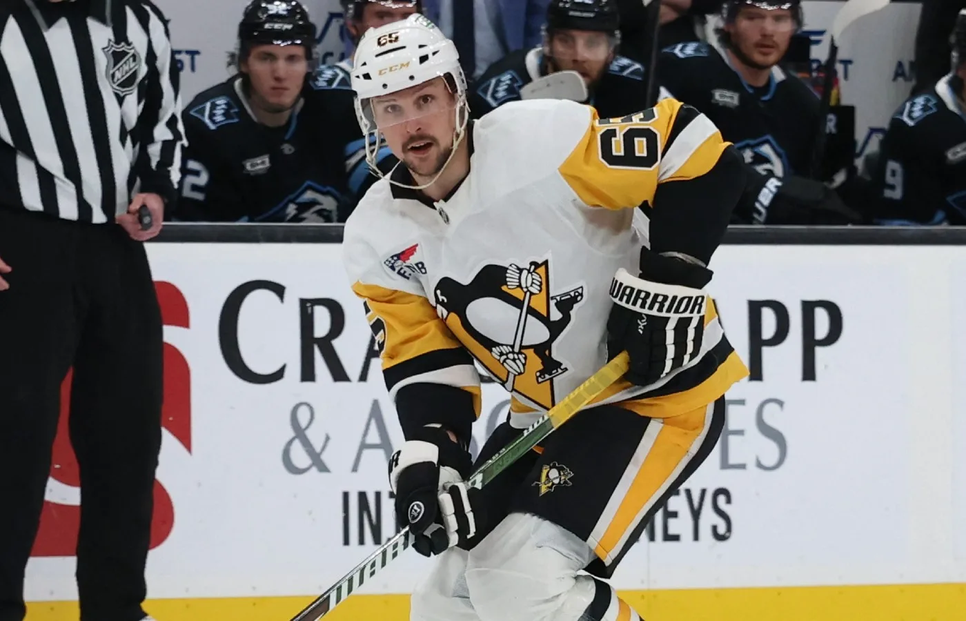 Erik Karlsson prisas – efter galna månaden