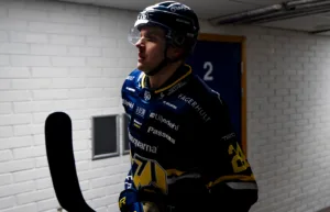 Uppgifter: Stannar i HV71