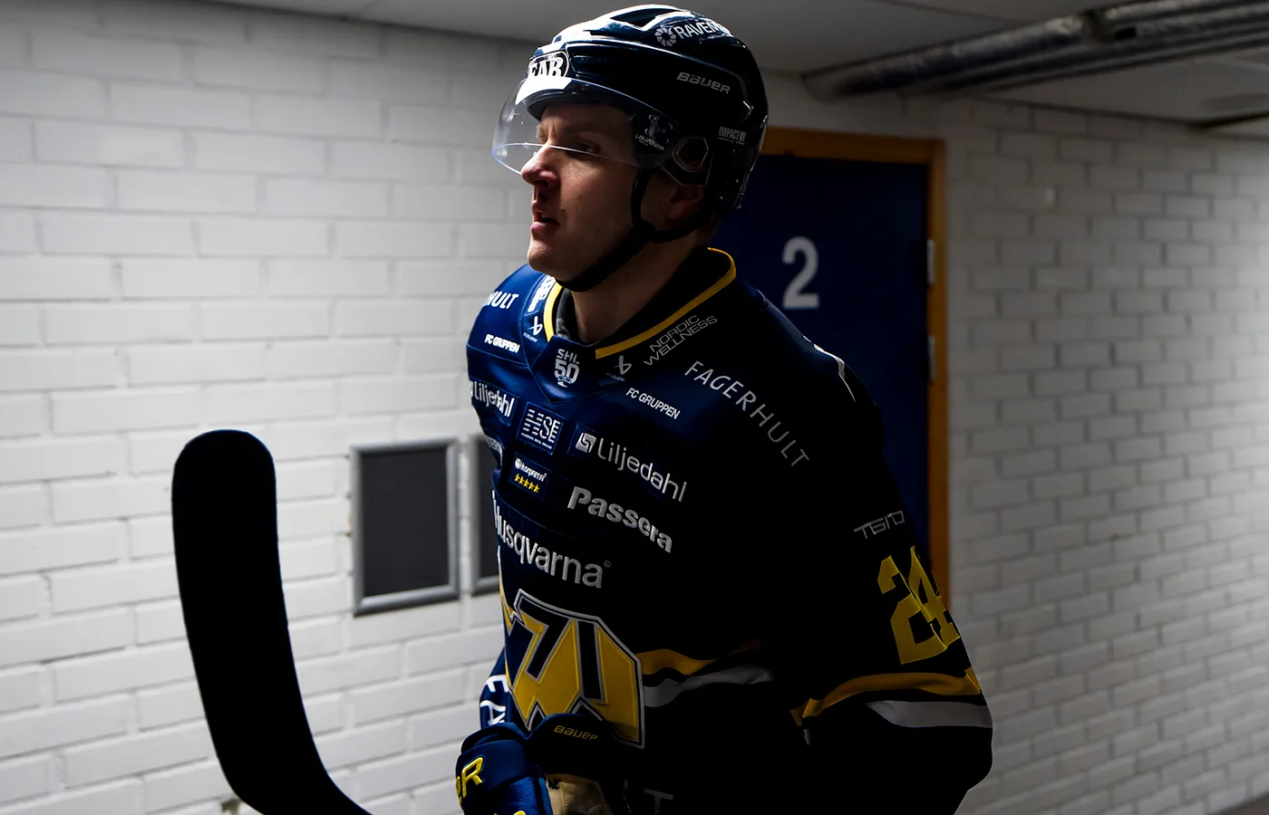 Uppgifter: Stannar i HV71