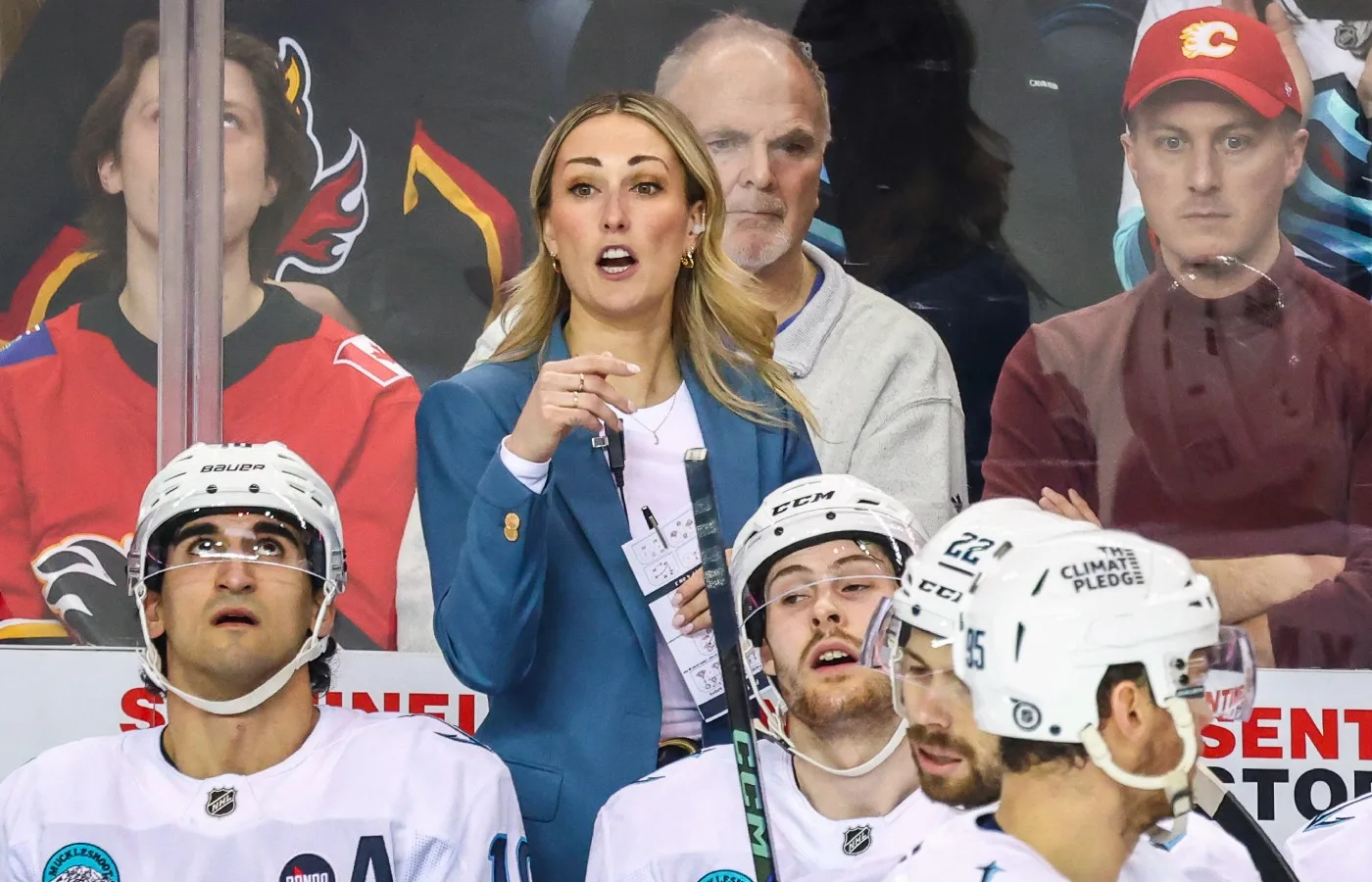 Skrev historia som första kvinnan i NHL – nu lämnar hon