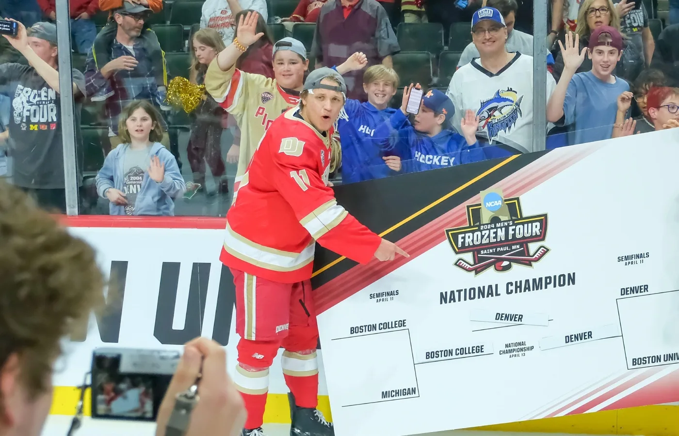 Blev mästare i collegeligan – klar för allsvensk klubb