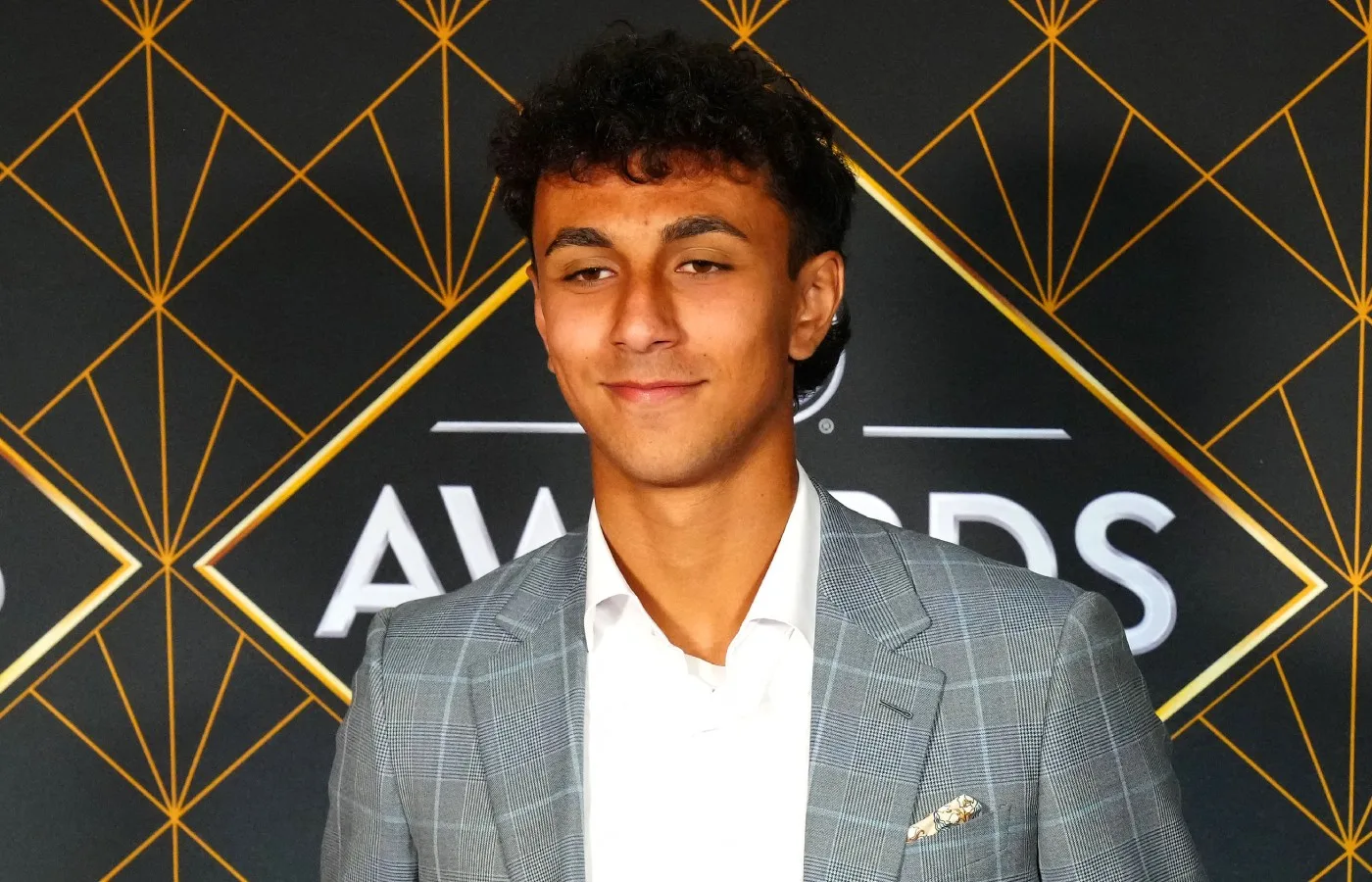 JVM:s poängkung nobbar NHL – stannar i skolan