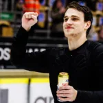 Glädjebeskedet: Succémålvakten stannar