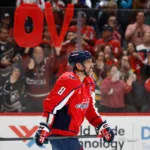 Ovetjkins svar på publikens vädjan: ”Jag ska fundera på det”