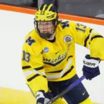 Vinner dragkampen – om collegehockeyns mest eftertraktade spelare