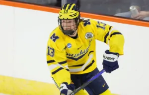 Vinner dragkampen – om collegehockeyns mest eftertraktade spelare