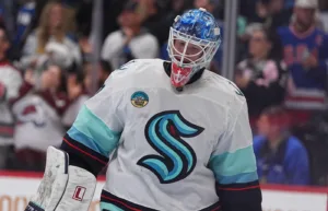 Svensken fick sin första NHL-start – framför föräldrarna