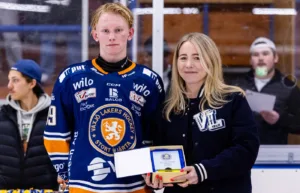 Trots succén i U18-VM – stannar i moderklubben